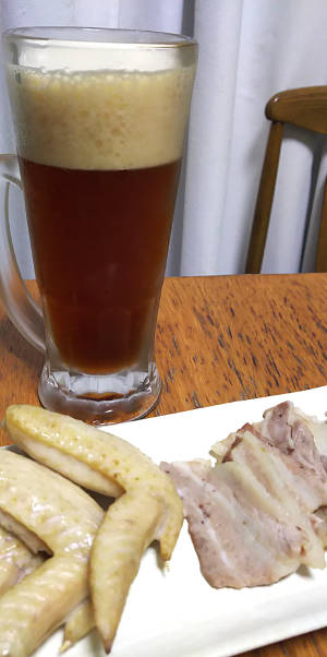 ビールのおつまみに、豚バラスライスと手羽先のスモーク（燻製）