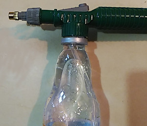加圧式霧吹き(ペットボトル用)使用例