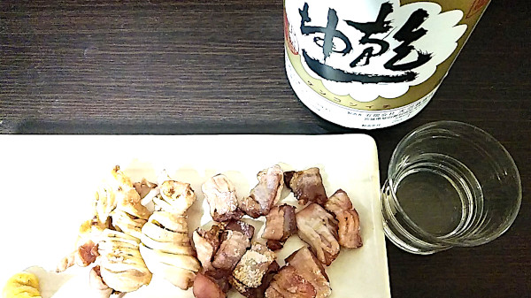 乾坤一(ケンコンイチ) 本醸造とホルモン(のどぶえとはつもと)