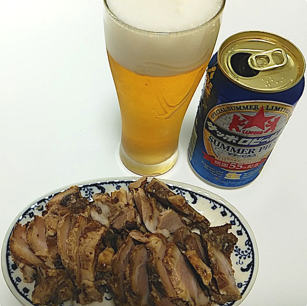 中華蕎麦 とみ田の切り落としチャーシューとサッポロビール・サマーピルス